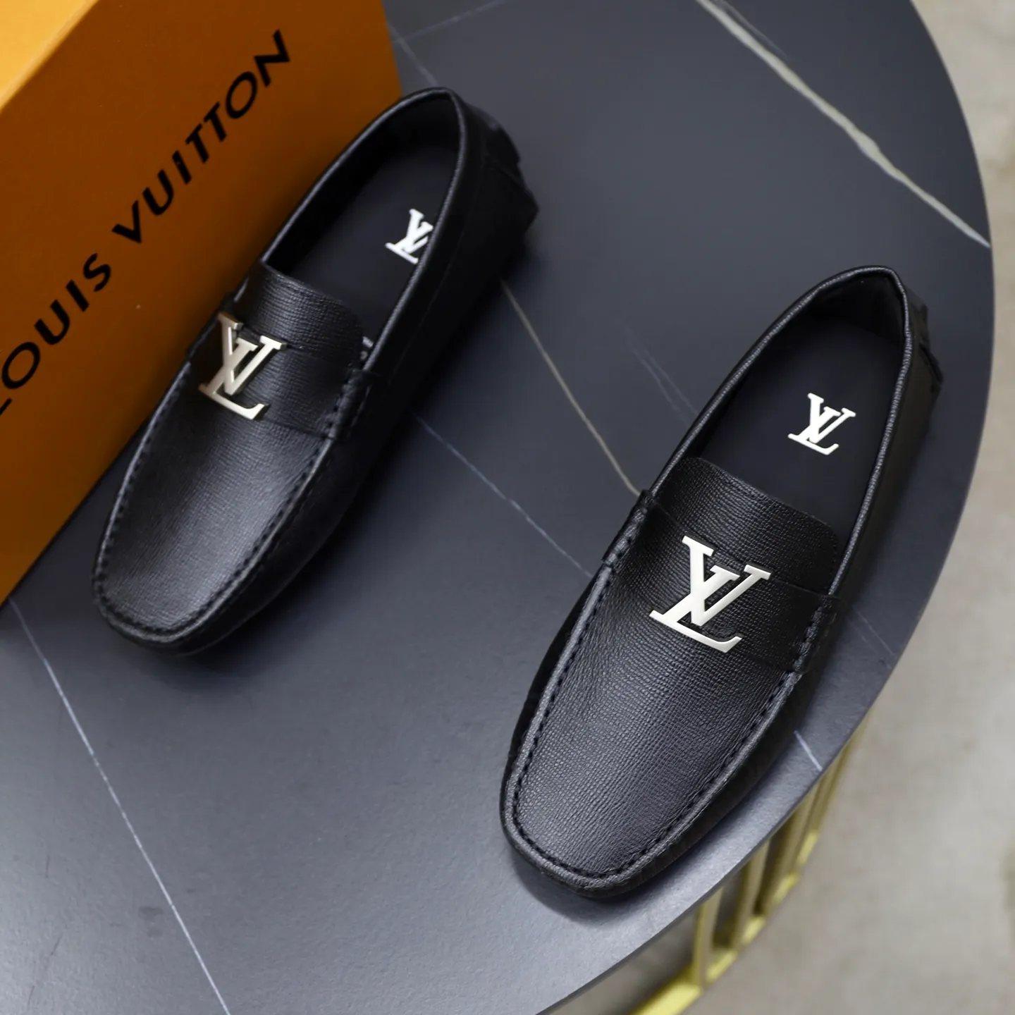 Ex-factory price: 480💰【LV】Louis Vuitton ⚠️High-end men’s driving and pedal series ⚠️38-44 (customized for 45) ⚠️All original cowhide leather! Thick and soft! Made entirely of calfskin lining! Rubber sheet anti-slip beanie sole! Three-dimensional package technology! Fashionable and classic! Handicrafts! Original high quality! Feel free to compare!
